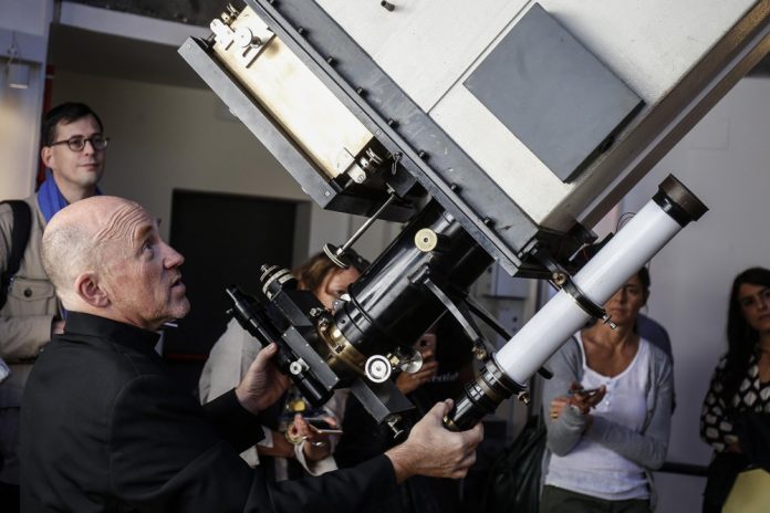 Vatikanas sukvietė astrofizikus: „tyrinėdami tiesą artėjame prie Dievo