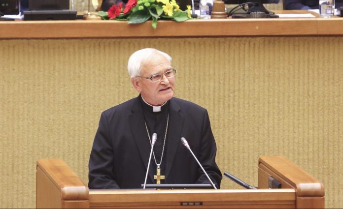 Vyskupas Jonas Kauneckas kalba Seime