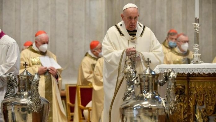 Didžiojo ketvirtadienio rytą popiežius Pranciškus aukojo Krizmos mišias