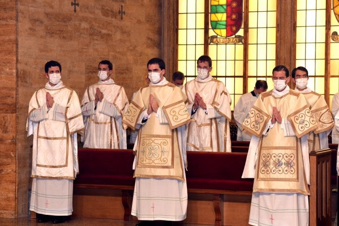 Opus Dei kunigai