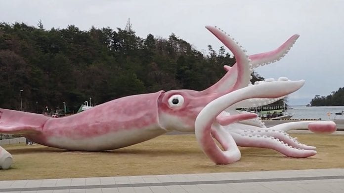 Kalmaro skulptūra Japonijoje
