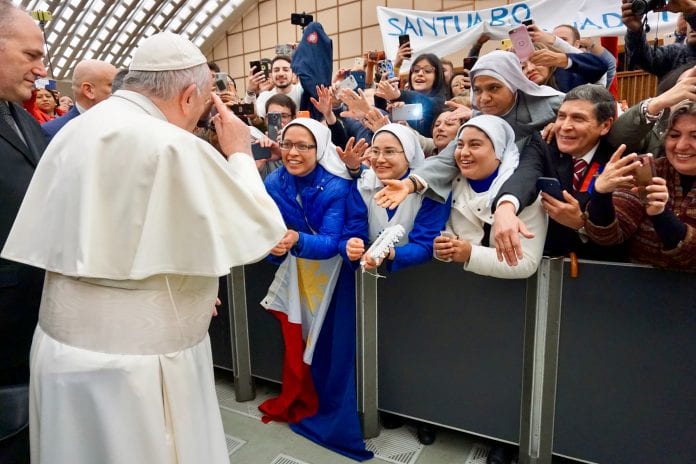 Popiežius susitinka su maldininkais