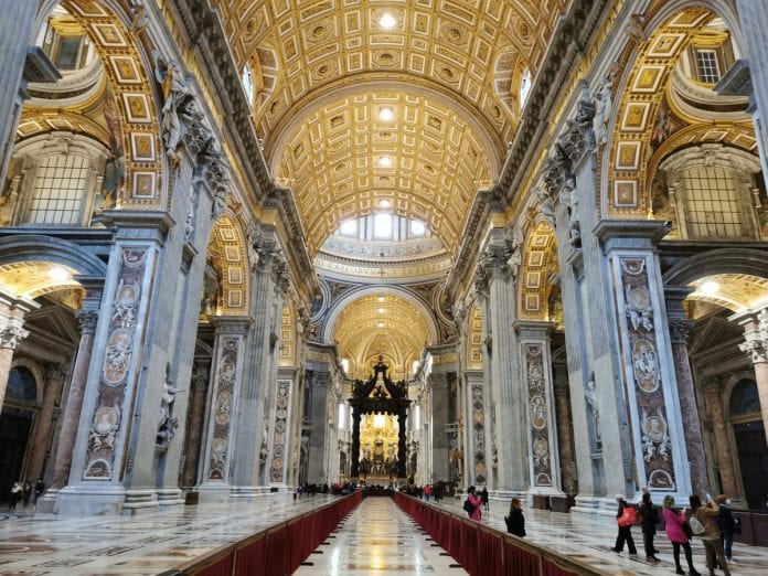 Šv. Petro bazilikos Vatikane interjeras
