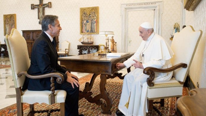 JAV valstybės sekretorius Antony Blinkenas su popiežiumi Pranciškumi / Vatican News nuotr.
