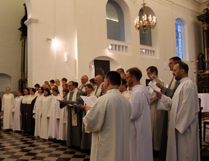 Choralo giedojimo mokymai Marijampolės bazilikoje_Nuotr. is rengeju archyvo