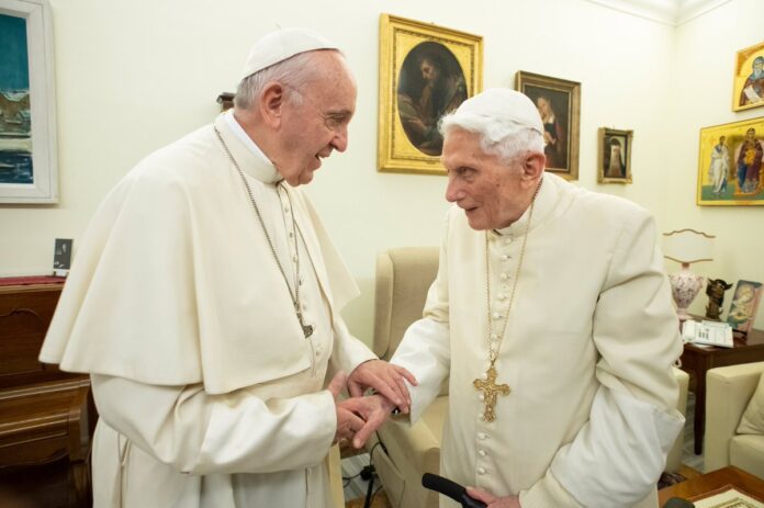 Popiežius Pranciškus ir popiežius emeritas Benediktas XVI