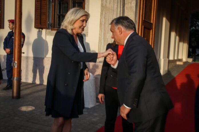 Vengrijos ministras pirmininkas Viktor Orbán su prancūze Marine Le Pen