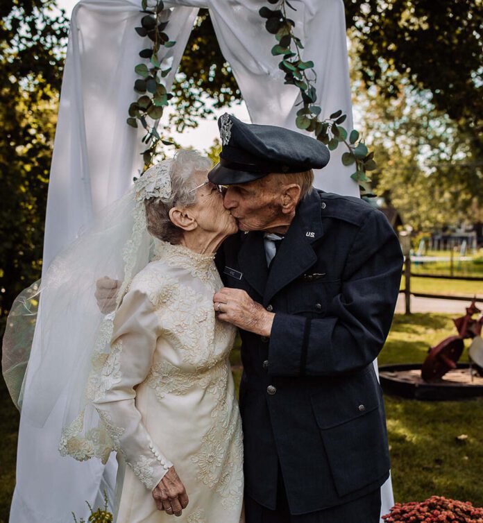 Amerikiečių santuokos įžadų atnaujinimas po 77 metų kartu
