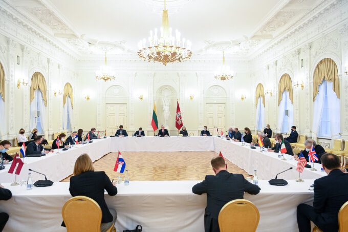 Prezidentas Gitanas Nausėda su NATO šalių ambasadoriais