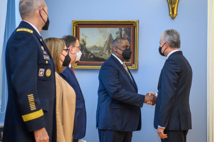Jungtinių Valstijų gynybos sekretorius Lloydas Austinas ir G. Nausėda / LR Prezidentūros / Roberto Dačkaus nuotr.