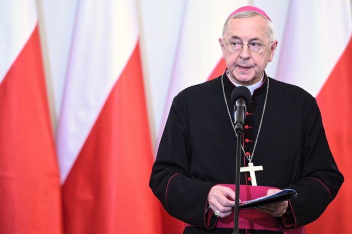 Lenkijos vyskupų konferencijos pirmininkas arkivyskupas Stanislawas Gądeckis