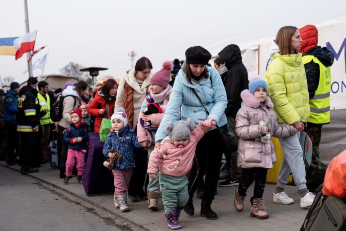 Nuo karo bėgančios ukrainietės su vaikais / BNS nuotr.
