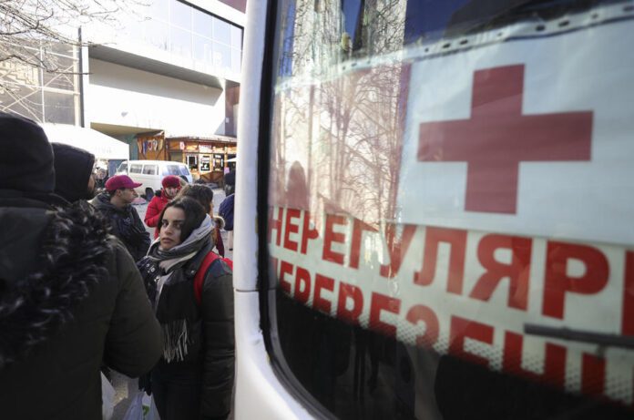 Užsienio studentai ruošiasi evakuacijai Dnipre, Ukrainoje / EPA nuotr.