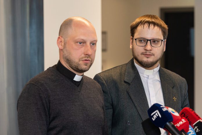 Ortodoksu Bažnyčiai priklausantys lietuvių kunigai Gintaras Jurgis Sungaila ir Vitalis Dauparas