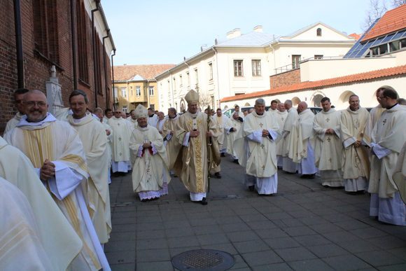 Kauno arkivyskupas K. Kėvalas (viduryje) / Kauno arkivyskupijos nuotr.