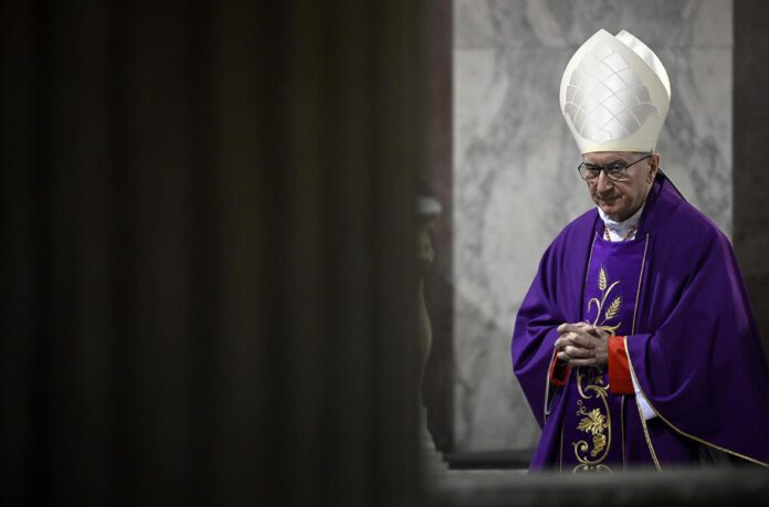 Vatikano valstybės sekretorius kardinolas Pietro Parolinas aukoja mišias