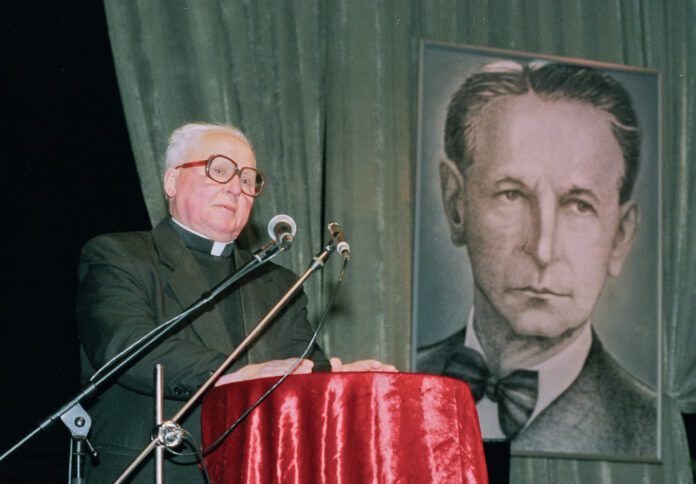 Monsinjoras Kazimieras Vasiliauskas (1922 - 2001 m.) Balio Sruogos minejime / BNS nuotr.