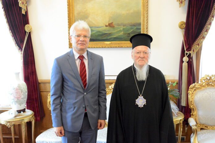 Konstantinopolio patriarchas Baltaramiejus (dešinėje) / Konstantinopolio patriarchijos oficialaus puslapio nuotr.