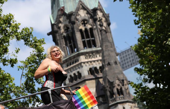LGBT paradas prie bažnyčios Berlyne