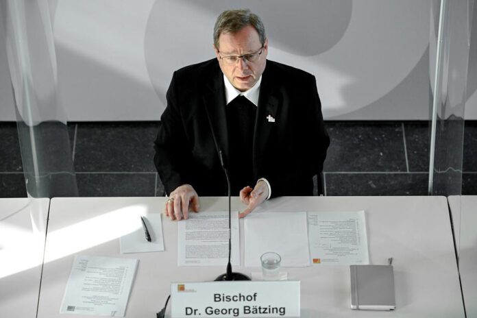 Vokietijos vyskupų konferencijos pirmininkas Limburgo vyskupas Georgas Bätzingas / EPA nuotr.
