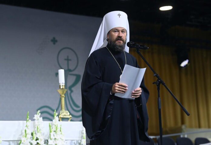 Maskvos patriarchato sinodo išorinių bažnytinių santykių skyriaus pirmininkas metropolitas Hilarionas sako kalbą
