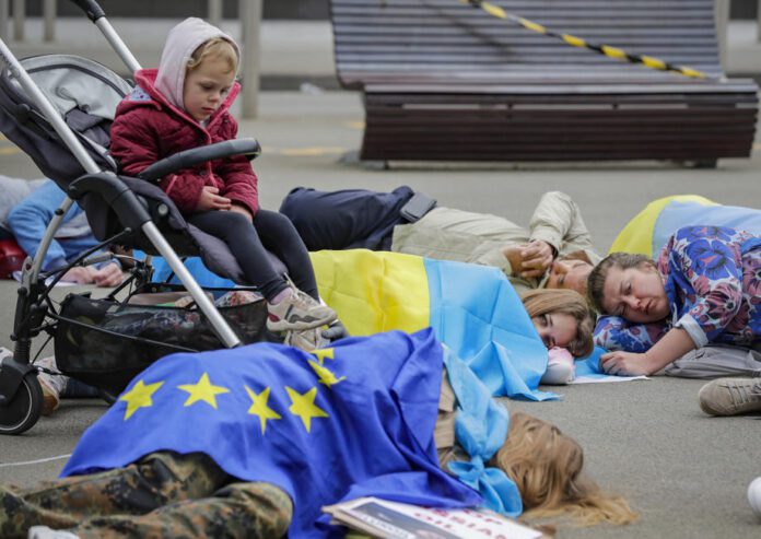 Ukrainos atstovai Briuselyje prie Europos institucijų surengė demonstraciją prieš rusiškas dujas / EPA nuotr.