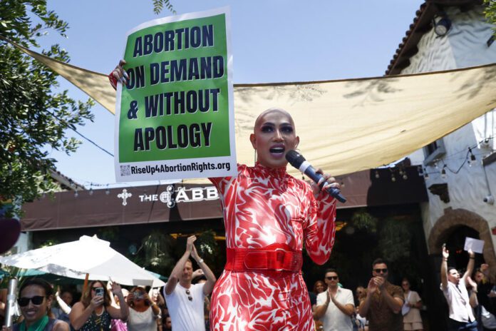 Holivude, Kalifornijoje, vykusi eisena už abortus / EPA nuotr.