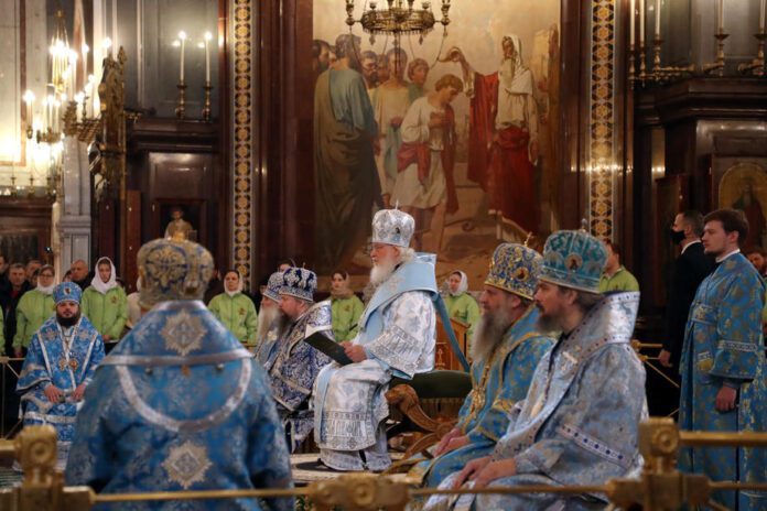 Maskvos patriarchas Kirilas (viduryje) / EPA nuotr.