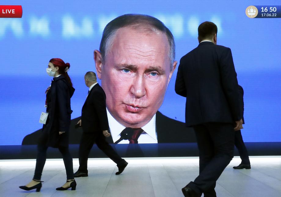 Rusijos prezidentas V. Putinas kasmetiniame Sankt Peterburgo tarptautiniame ekonomikos forume / EPA nuotr.