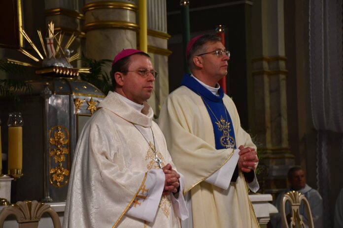 Telšių vyskupas Algirdas Jurevičius (kairėje) ir Kauno arkivyskupas Kęstutis Kėvalas / Šventovės nuotr.