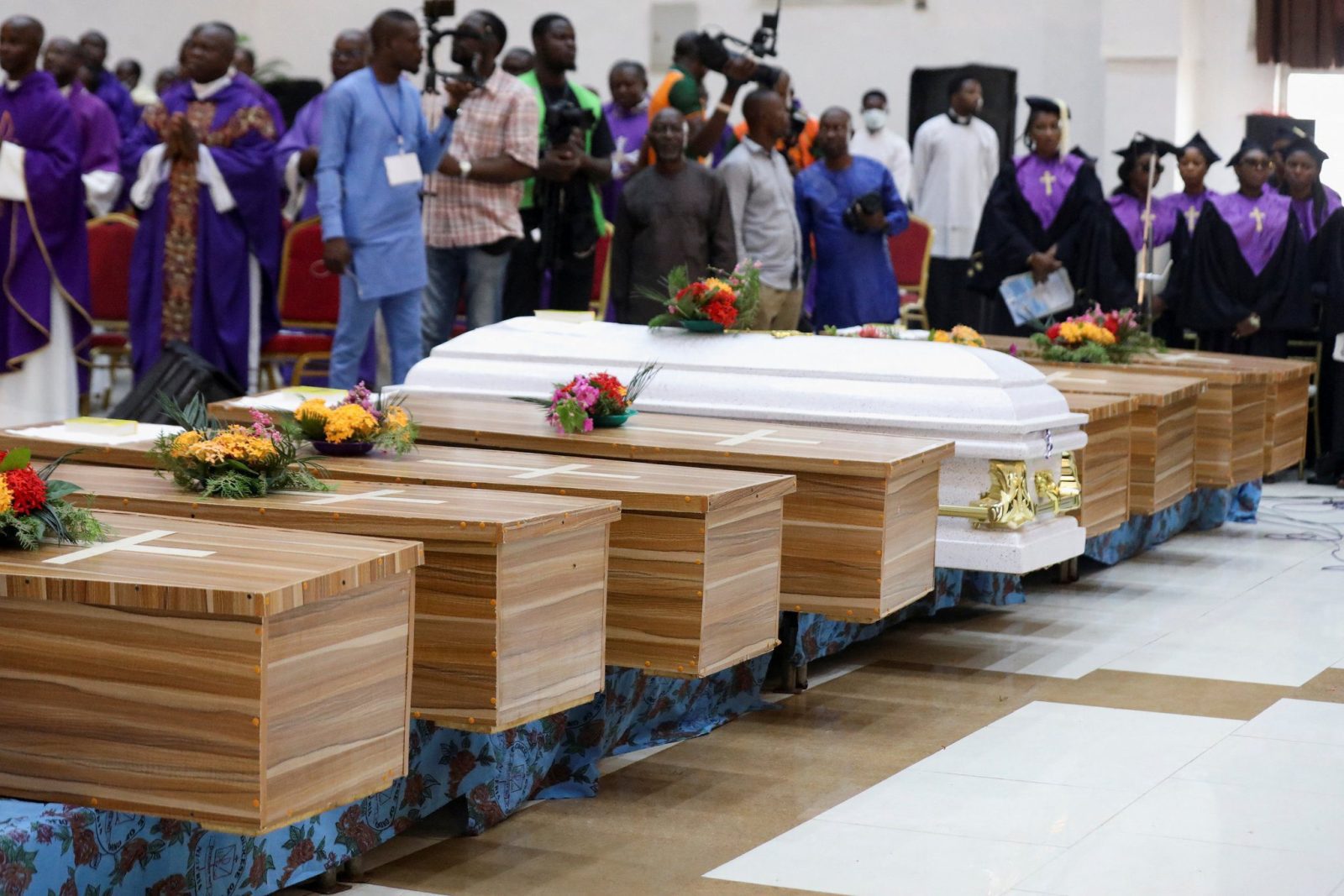 Aukų laidotuvės Nigerijoje / Soc. tinklų nuotr.