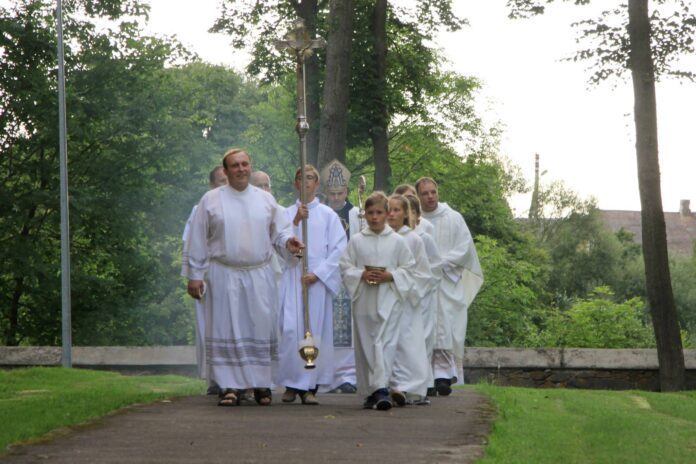 Panevėžio vyskupas Linas Vodopjanovas Krekenavos atlaiduose / Panevėžio vyskupijos nuotr.