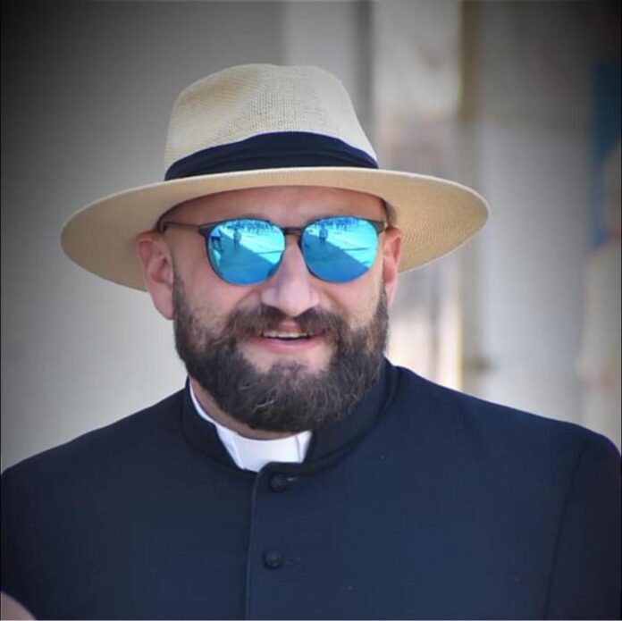 Maltos kunigas Luke'as Seguna / Soc. tinklų / Victor Fenech nuotr.