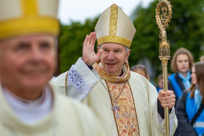 Šiluvos atlaidų akimirka, arkivyskupas Lionginas Virbalas SJ / Linos Urbonienės nuotr.