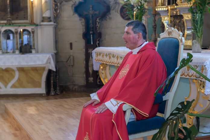 Telšių vyskupijos katedros kapitulos kanauninkų pirmininkas Algis Genutis / Telšių vyskupijos nuotr.
