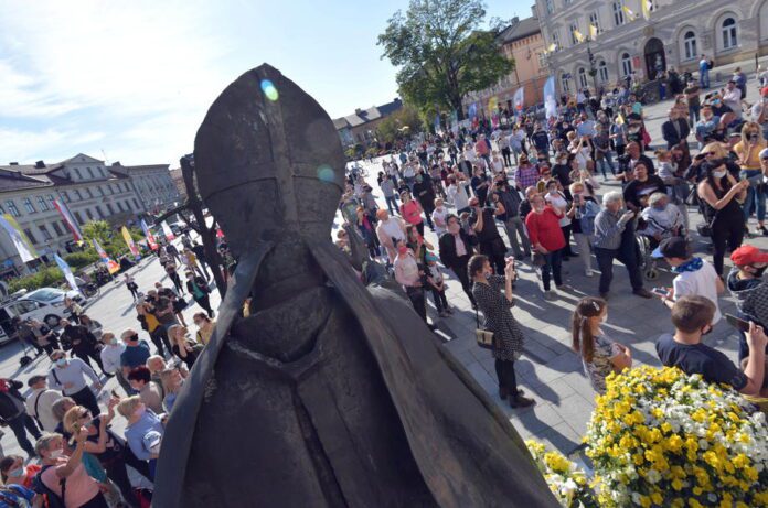 Jono Pauliaus II statula Lenkijoje / EPA nuotr.