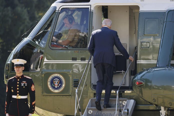 JAV Prezidentas Joe Bidenas lipa į lėktuvą „Marine One