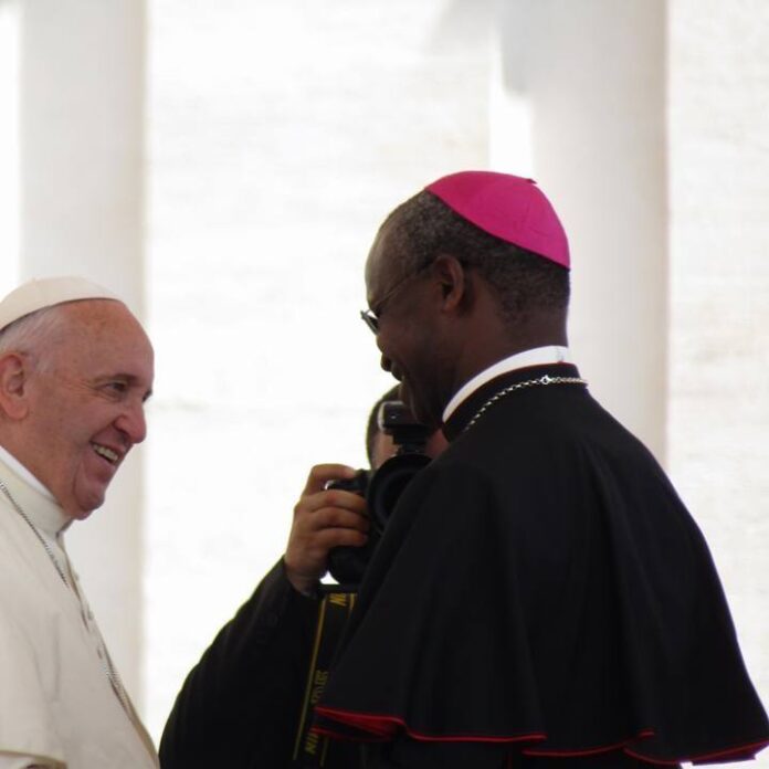 Popiežius Pranciškus ir kardinolas Richardas Kuuia Baawobras / Soc. tinklų nuotr.