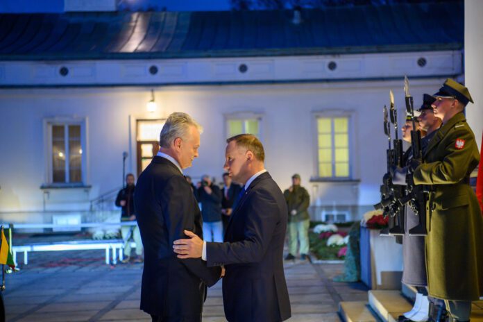 LR Prezidentas Gitanas Nausėda (kairėje) su Lenkijos Prezidentu Andrzejumi Duda (dešinėje) / LR Prezidentūros / Robert Dačkaus nuotr.