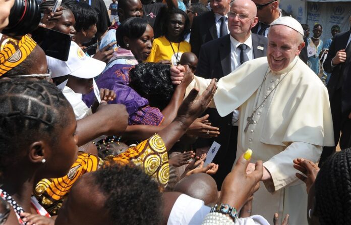 Popiežius Pranciškus su Afrikos maldininkais