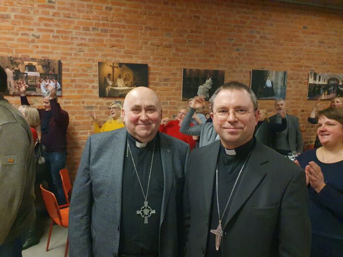Liuteronų kunigas Reincholdas Moras ir Telšių vyskupas Algirdas Jurevičius / Telšių vyskupijos nuotr.