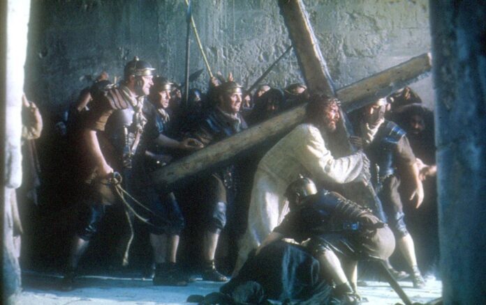Jimas Caviezelis vaidina Jėzų Kristų filme „Kristaus kančia“ / EPA nuotr.