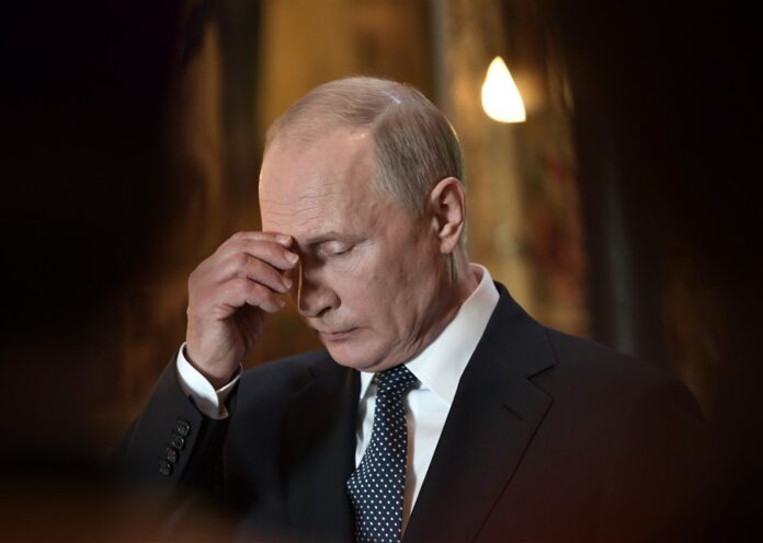 Vladimiras Putinas cerkvėje / EPA nuotr.