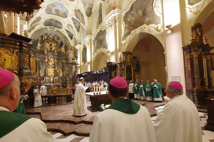 Prahoje sekmadienį, vasario 5 d., prasidėjo Sinodo žemyninis Bažnyčios Europoje etapas / katalikai.lt nuotr.