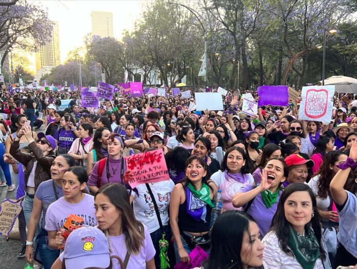 Meksikos feministės kovo 8-osios eitynėse / Soc. tinklų nuotr.
