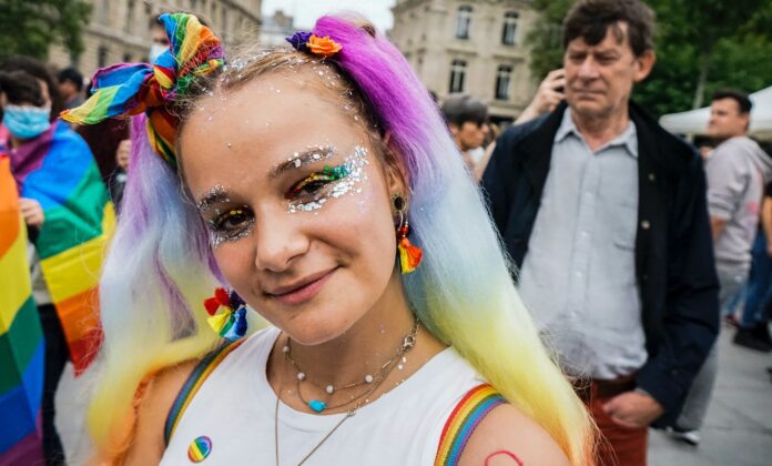 mergaitė LGBT parade