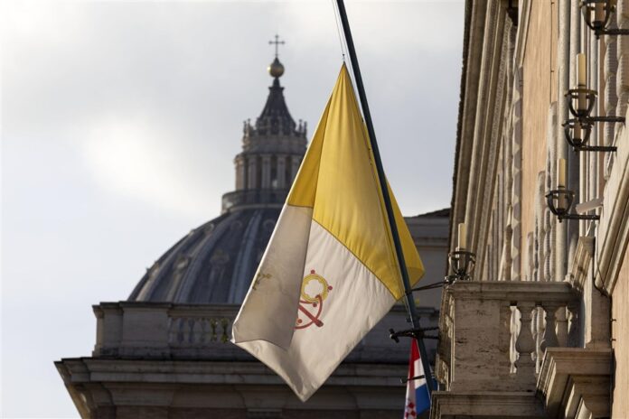 Vatikano miesto-valstybės vėliava / EPA nuotr.