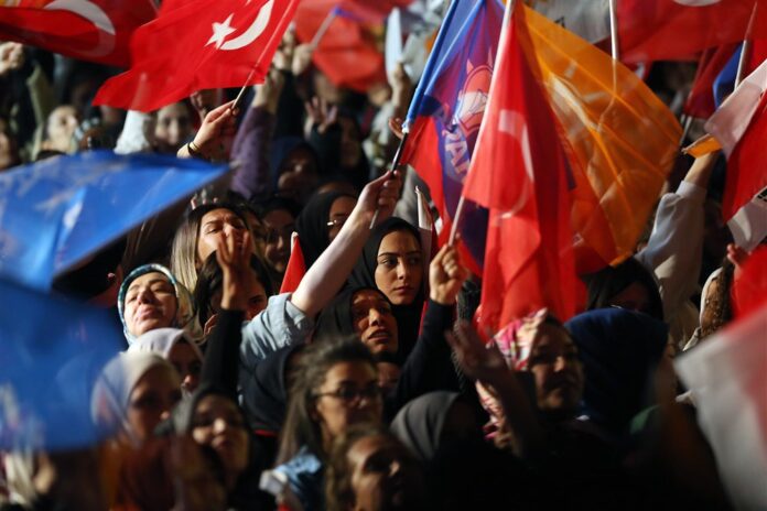 Turkai rinkimų metu / EPA nuotr.