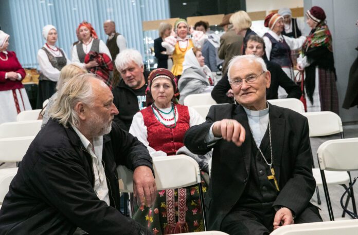 Panevėžio vyskupas Jonas Kauneckas (dešinėje) / LRS kanceliarijos / Džojos Gundos Barysaitės nuotr.