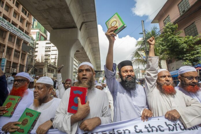 Protestas prieš Korano deginimą Bangladeše / EPA nuotr.